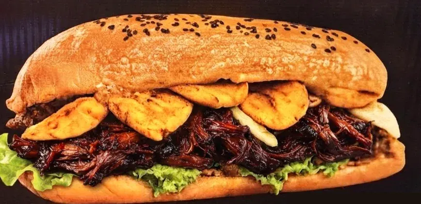 Sánduche Mixto de Carnudos